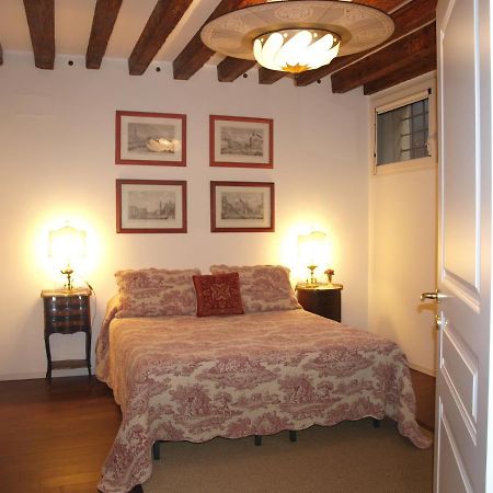 Апартаменти Al Pozzo Dei Scoacamini, 100 M From San Marco, Ground Floor Венеція Екстер'єр фото