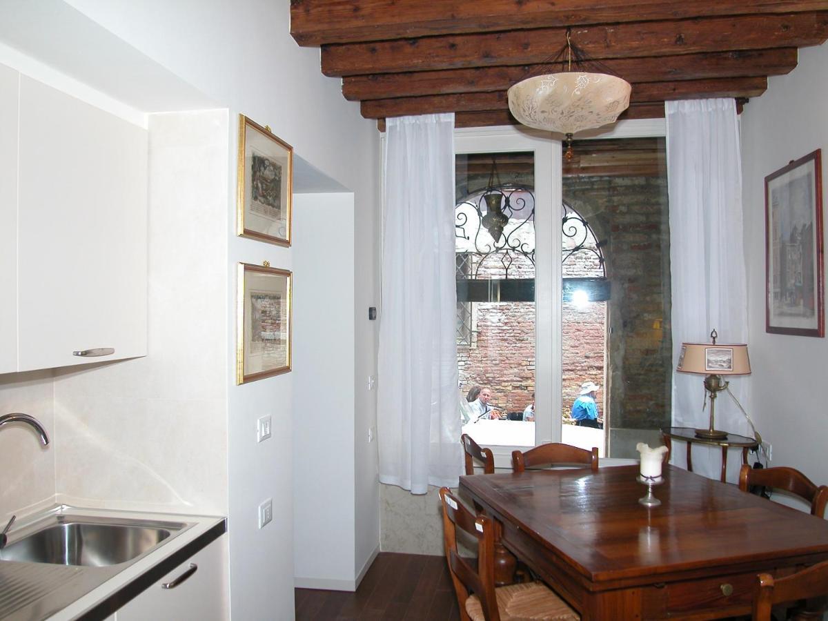 Апартаменти Al Pozzo Dei Scoacamini, 100 M From San Marco, Ground Floor Венеція Екстер'єр фото