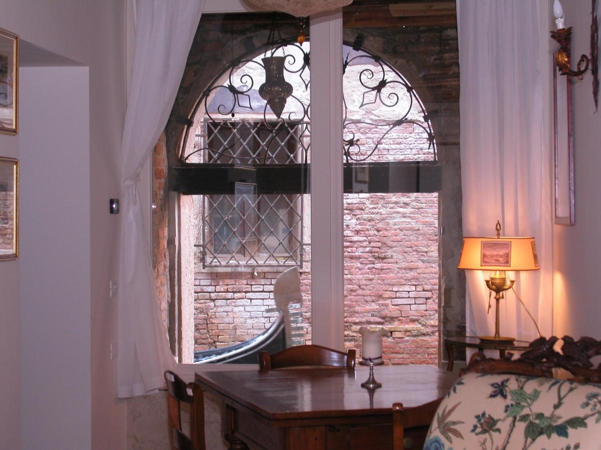 Апартаменти Al Pozzo Dei Scoacamini, 100 M From San Marco, Ground Floor Венеція Екстер'єр фото