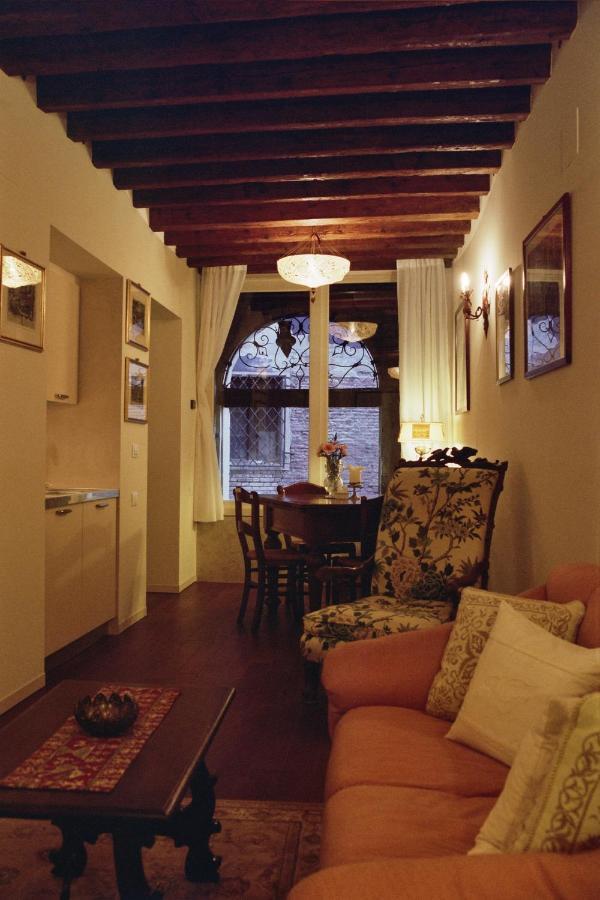 Апартаменти Al Pozzo Dei Scoacamini, 100 M From San Marco, Ground Floor Венеція Екстер'єр фото