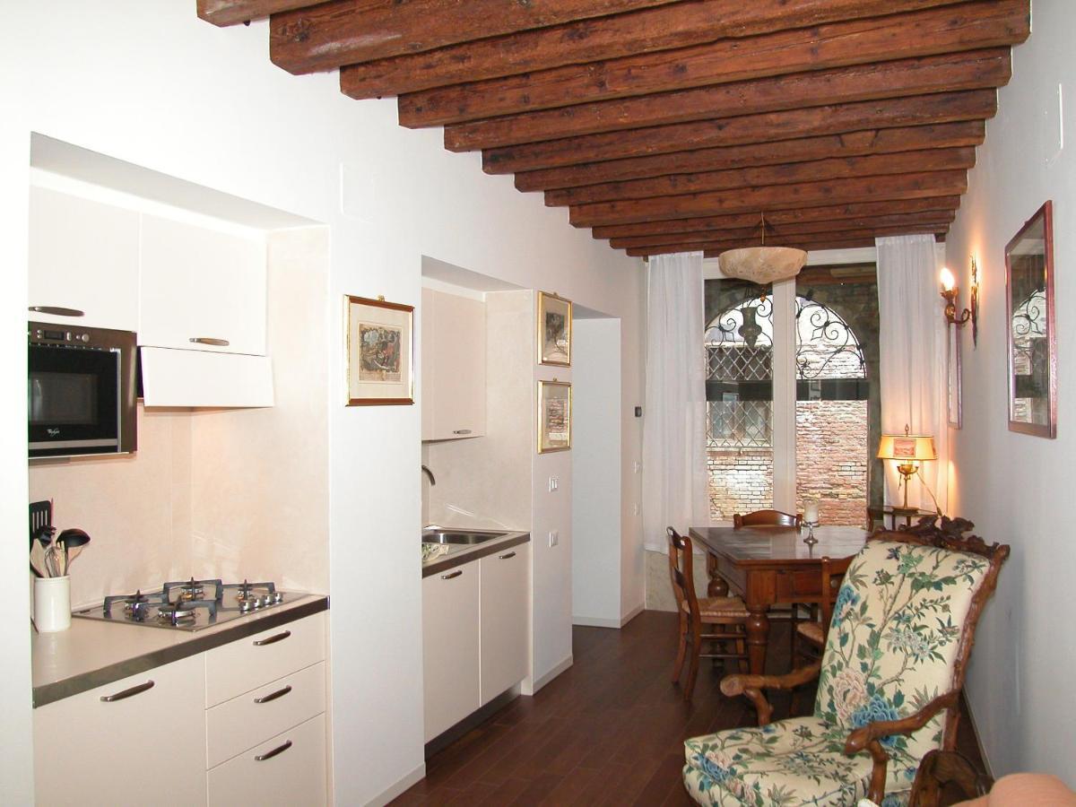 Апартаменти Al Pozzo Dei Scoacamini, 100 M From San Marco, Ground Floor Венеція Екстер'єр фото