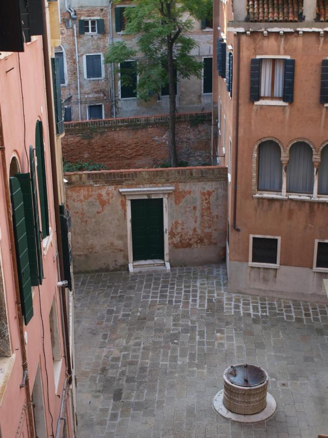 Апартаменти Al Pozzo Dei Scoacamini, 100 M From San Marco, Ground Floor Венеція Екстер'єр фото