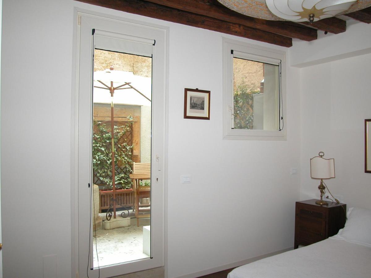 Апартаменти Al Pozzo Dei Scoacamini, 100 M From San Marco, Ground Floor Венеція Екстер'єр фото