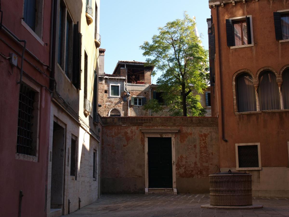 Апартаменти Al Pozzo Dei Scoacamini, 100 M From San Marco, Ground Floor Венеція Екстер'єр фото